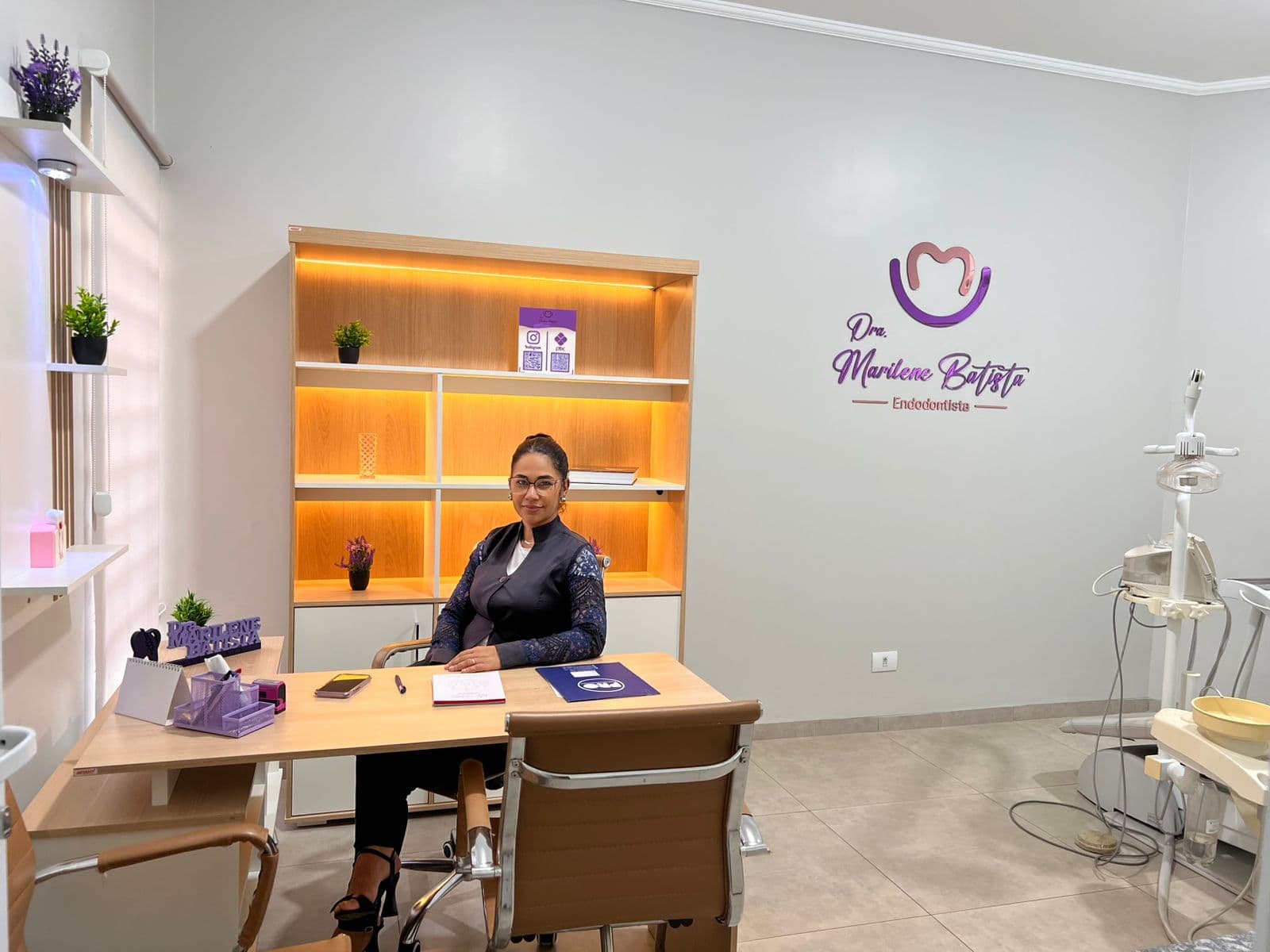 Dra. Marilene Batista em seu consultório odontológico em Presidente Epitácio